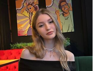 camslut masturbating ClarineTimson