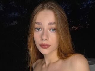 camslut fingering wet pussy EmilliaFox