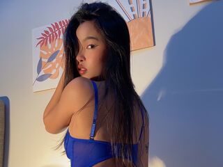 naked webcam girl SessahMi