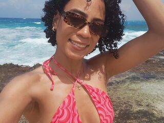 camslut naked SophiaBond