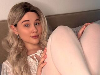 fingering cam girl video DeluaMoon