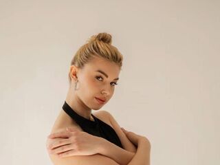 camwhore masturbating with sextoy EnaSha