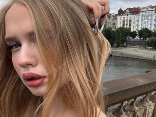 camslut naked AmberWindow