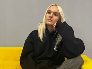 camslut showing tits AshleyAngels