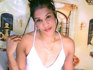 webcamgirl chat room AzzyGreene
