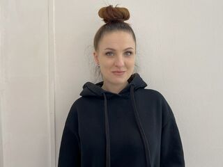 camgirl masturbating with sextoy BattyLee