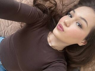 fingering camslut BeaBellotti