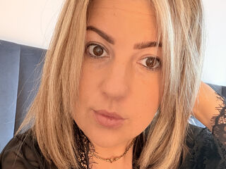 adult chat room BelleWarick