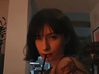 camgirl playing with dildo BereniceDwight