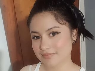 girl showing tits BonnyWeir