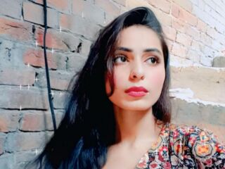 cam girl playing with dildo CarlaOlae