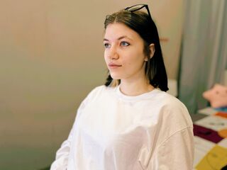 cam girl playing with dildo CathyBarnes
