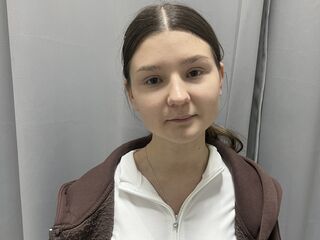 naked camgirl masturbating with vibrator CherylLeen