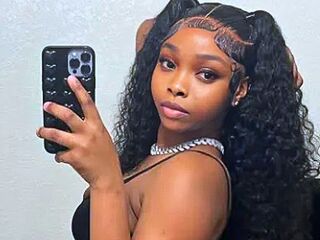 cam girl playing with vibrator ChristabelBella