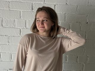 hot cam whore ChristiaBenoy