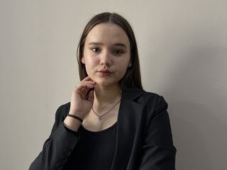 cam girl playing with vibrator CletaBooth