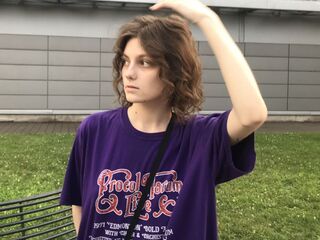 beautiful girl cam CorinneKeidong