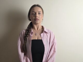 naked camgirl fingering pussy DelenaCouts
