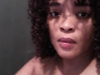 camwhore masturbating with vibrator DelicateDiamond