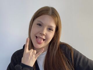 camgirl masturbating with vibrator DeloisProw