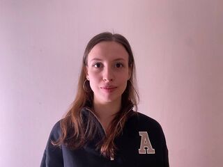 camgirl playing with dildo DessireSenden