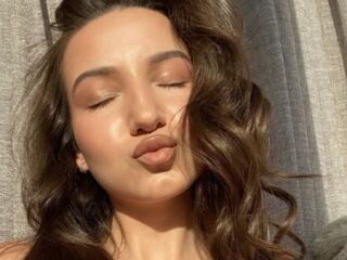 cam girl masturbating with sextoy DinaSweeny