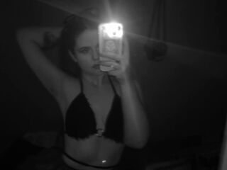 naked webcamgirl picture DoloresHuesing