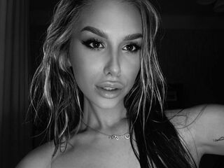 camslut showing tits ElysiaXo