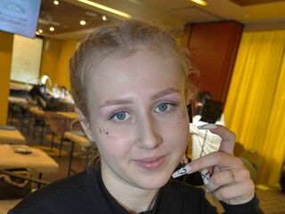 beautiful webcamgirl EmelinaKrider