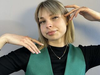 naked cam girl EmelineBurrough