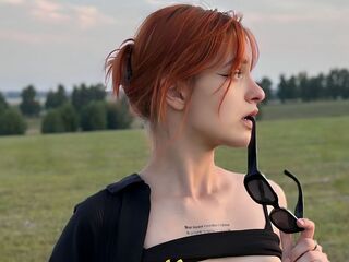 live cam show EmiCharm