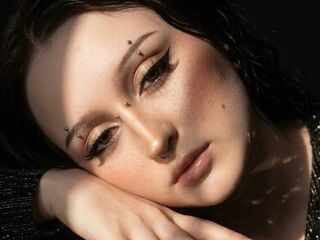 camgirl playing with dildo EmmaBlissa