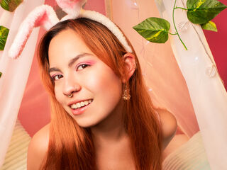 cam girl playing with vibrator EmmaMonnet