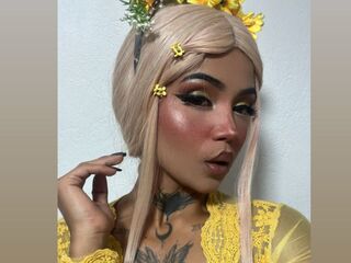 naughty camgirl fingering shaved pussy FernandaAreiza