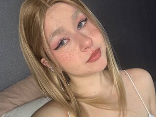 camslut showing tits HoneyLumi