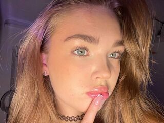 camgirl fingering shaved pussy IngePingrey