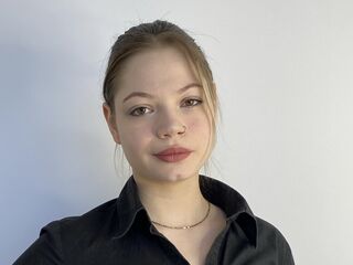 cam girl masturbating with dildo JanuaryBuswell