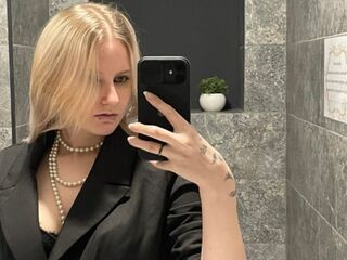 camslut fingering pussy JenaeMcquillen