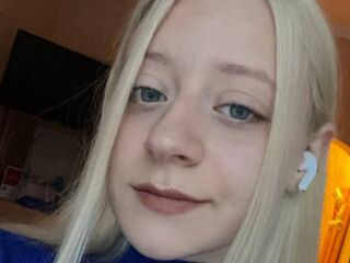 camwhore fingering shaved pussy JoannieMaglioli