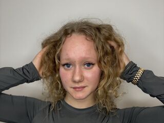 naked camgirl masturbating with vibrator JoieBrunson