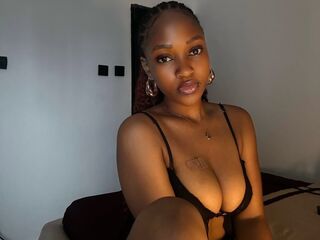naughty camgirl fingering shaved pussy JoyceClara