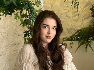 cam girl playing with dildo KacyQuates