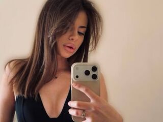 naked camgirl photo KatrinGrant