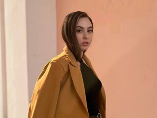 adult webcam KiaraFlowers