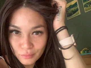 camwhore masturbating with vibrator KinkyKumiho