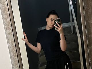nude webcamgirl pic KiraBentley