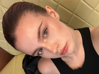 camwhore masturbating with dildo KlaraGogins