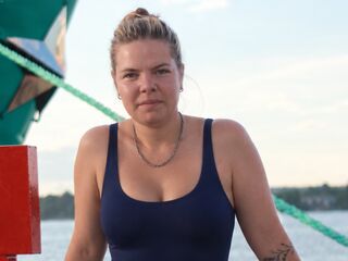 camgirl masturbating KlaraVan