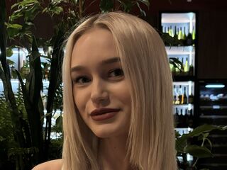cam girl playing with sextoy KristinaDanes