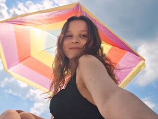 camslut fingering shaved pussy LauraJulian